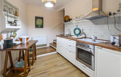  Gorgeous Apartment In Sessa Aurunca With Kitchen in Sessa Aurunca