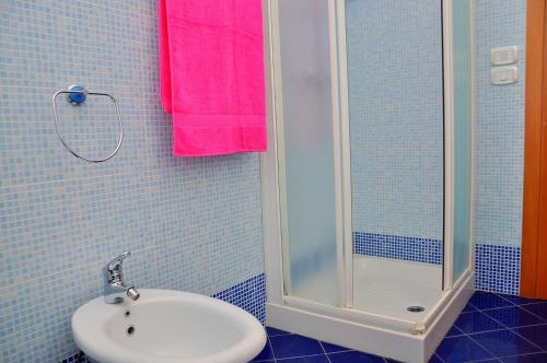 Renewed flat in a seafront building with pool, Bibione (Foto 7)