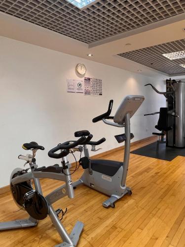 Cosmos Living Modern Studio Near Dubai Marina - image 14