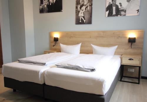 2 twin beds