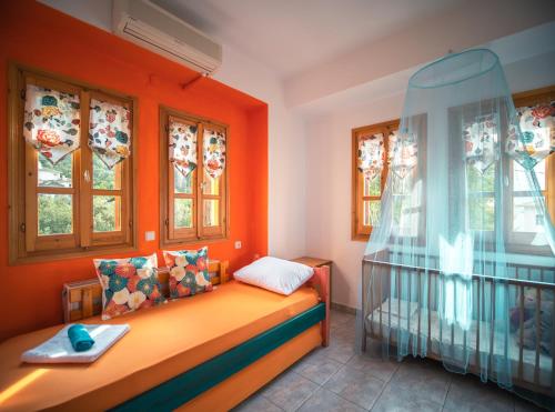 Orange House for big families in Damouchari - Delicious Houses