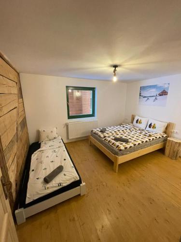 2 double beds, 1 twin bed