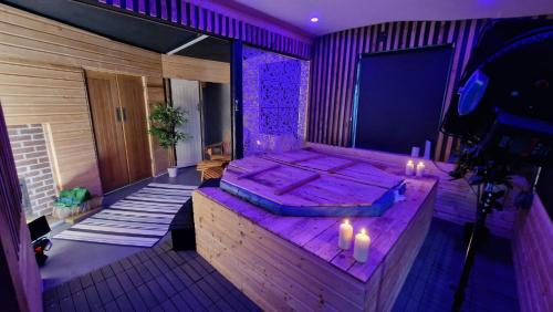 Angelas Hideaway private hot tub and sauna