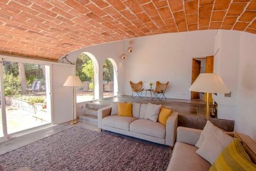 Catalunya Casas Majestic Villa and Views , 30km to Barcelona