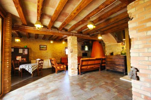 Közös társalgó / TV, Catalunya Casas Rustic Catalan countryside villa with private pool! in L'Hostal Nou