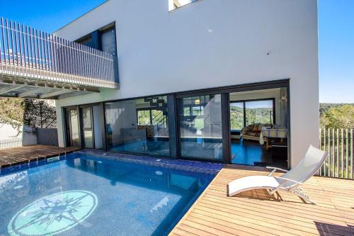  Catalunya Casas Modern Hilltop Haven with private pool 7km to beach! in Castellet