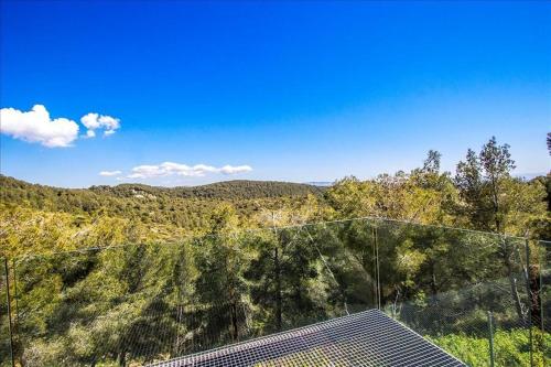  Catalunya Casas Modern Hilltop Haven with private pool 7km to beach! in Castellet