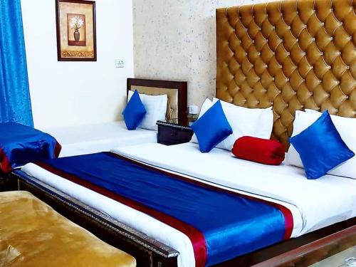 New Pakeeza Hotel – Lahore, WI