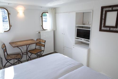 Hotel The Boatel - image 12