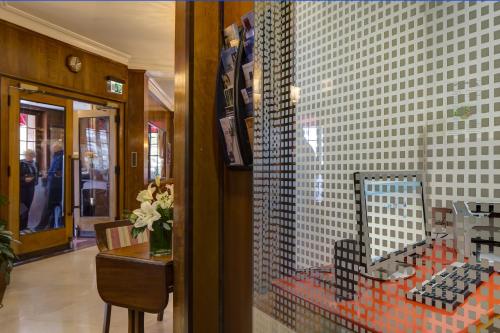 Lobby, Hotel Eden in Paquis