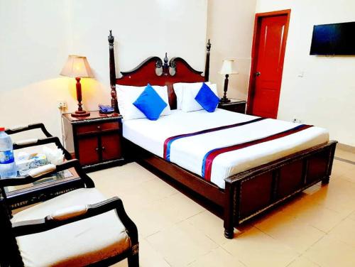 New Pakeeza Hotel – Lahore, WI