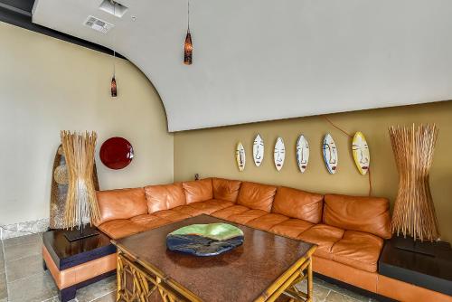 Emerald 707 by Ryson Vacation Rentals - Tap to explore photos