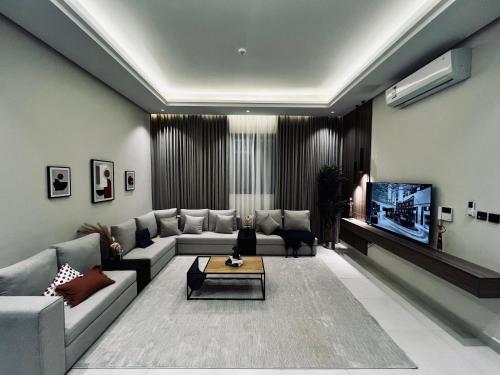 Luxury 2 bedrooms apartment شقة فاخرة near King Khalid International Airport
