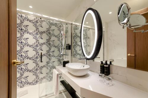 room detail thumbnail 2