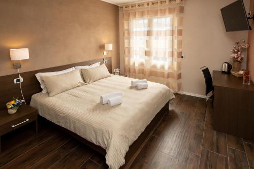  The White Building - [ROOMS], Pension in Costermano sul Garda