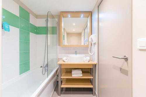 Bathroom, Appart'City Classic Montelimar in Castelnau-le-Lez