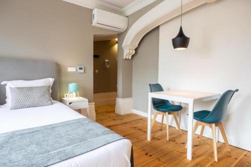 MyStay Porto Bolhão - Pool & Garden - image 9
