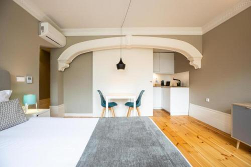 MyStay Porto Bolhão - Pool & Garden - image 3