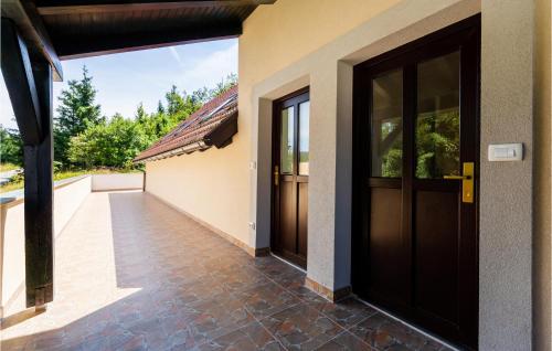 Gorgeous Home In Col With Kitchen