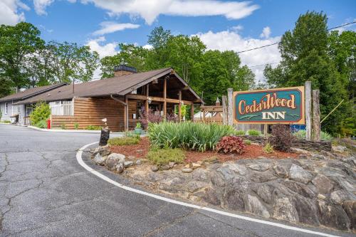 CedarWood Inn in Hendersonville, USA
