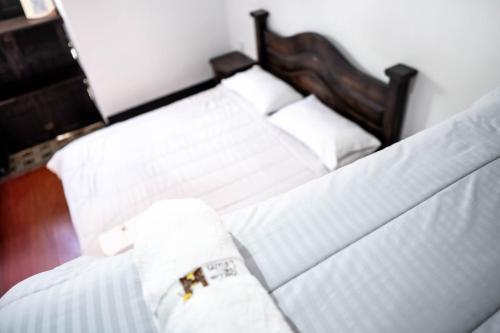 1 double bed, 1 bunk bed