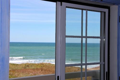 Baleal, by the sea with swimming pool