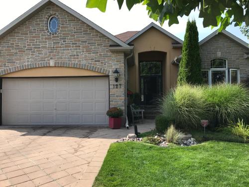 Cozy Luxury on the Thames in Ontario!