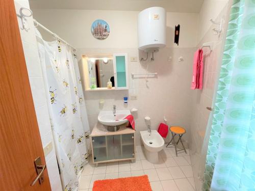 One-Bedroom Apartment image 9