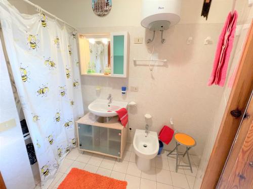 One-Bedroom Apartment image 2