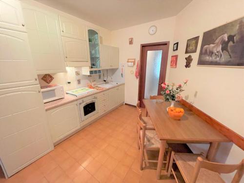 One-Bedroom Apartment image 1