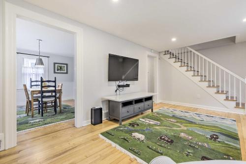 Charming Hamden Home 2 Mi to Yale University in Hamden, USA