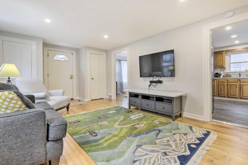 Charming Hamden Home 2 Mi to Yale University in Hamden, USA
