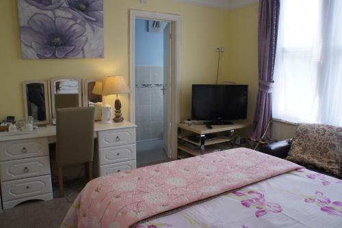 Amazon Guest House - image 4