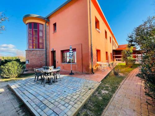 2 bedrooms, 4 beds