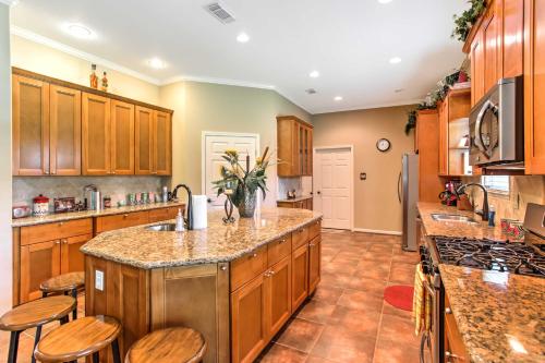 Texas Vacation Rental with Fireplace, Near Lakes in Marshall, USA