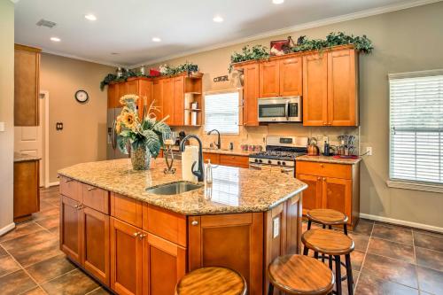 Texas Vacation Rental with Fireplace, Near Lakes in Marshall, USA