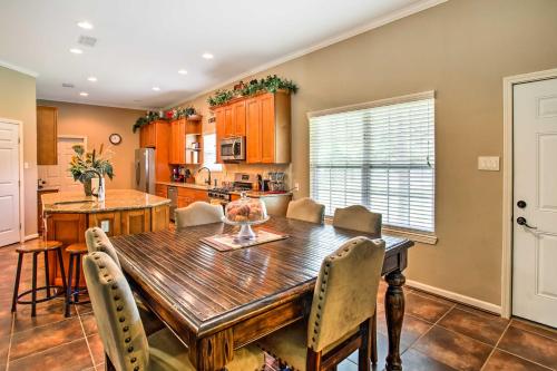 Texas Vacation Rental with Fireplace, Near Lakes in Marshall, USA
