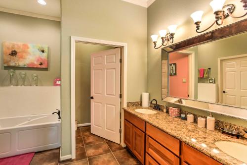 Modern Marshall Home Close to Lakes and Casinos - image 3
