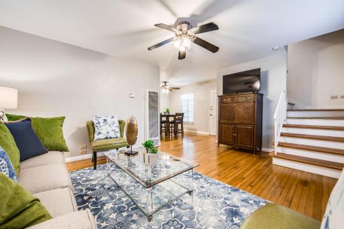 Classy Mid-Century Townhome in Alamo Heights near Witte Múzeum