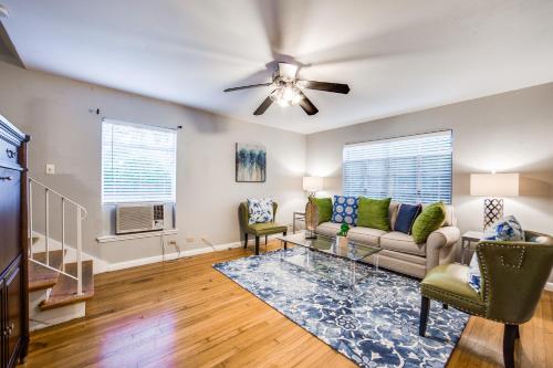 Classy Mid-Century Townhome in Alamo Heights near Witte Múzeum