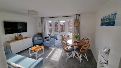 HighTide & Sunnyside apartments Two bedroomed apartments with free parking, balconies with sea views 3