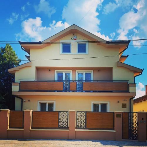 . Papuli rooms 4U
