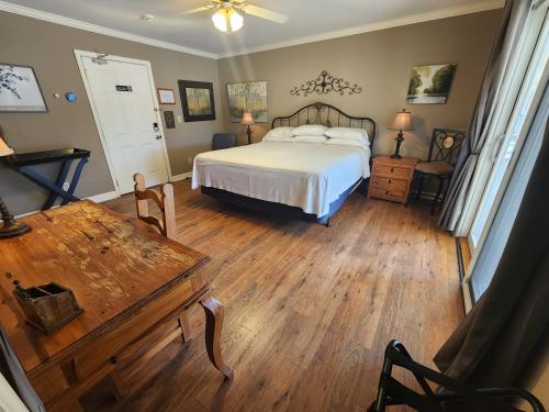 B&B Chattanooga - Elder Mountain Room at Tennessee RiverPlace - Bed and Breakfast Chattanooga