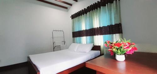 Isuru Holiday Inn in Matara