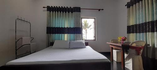 Isuru Holiday Inn - image 3