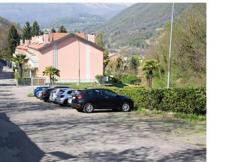 CA' GIALLA 2 - sul Lago di Lugano, terrazza e parcheggio -