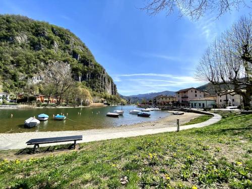 CA' GIALLA 2 - sul Lago di Lugano, terrazza e parcheggio -