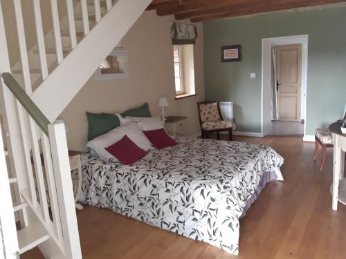 1 double bed, 2 twin beds