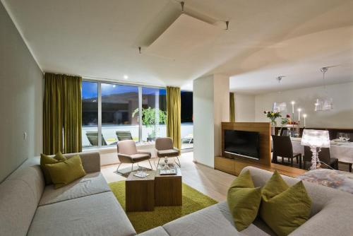 3 bedrooms, 4 beds