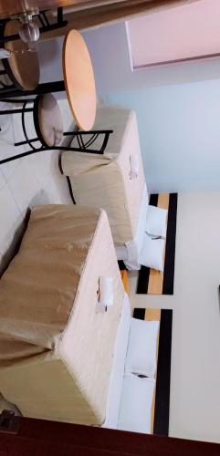 2 queen beds